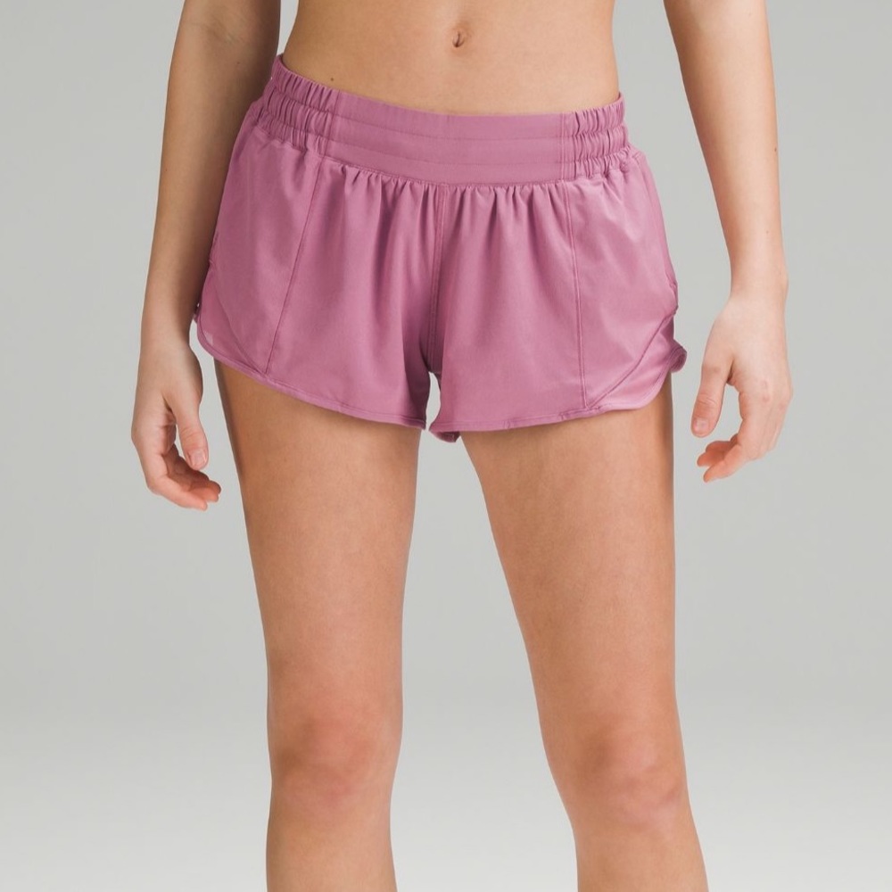 NWT 🍋 Lululemon Velvet Dust Hotty Hot Low Rise Lined Short 2.5” Size 4